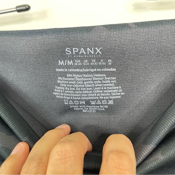 SPANX Look At Me Now Leggings, Medium - Picture 3 of 12